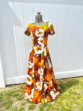 Vintage 1960’s Pomare 100% cotton Barkcloth Hawaiian Hibiscus Floral Maxi Dress